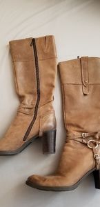 Boots size 9